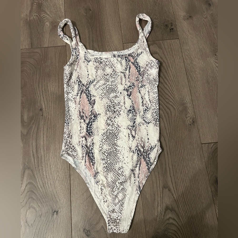 Women’s L snake print bodysuit.